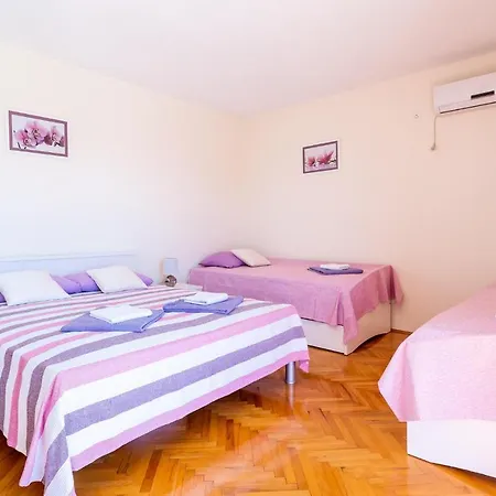 Appartement Gorgeous In With Wifi Vitaljina